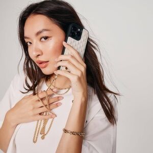 NWT Bandolier Sheila Crossbody Phone Case 💫 iPhone 11